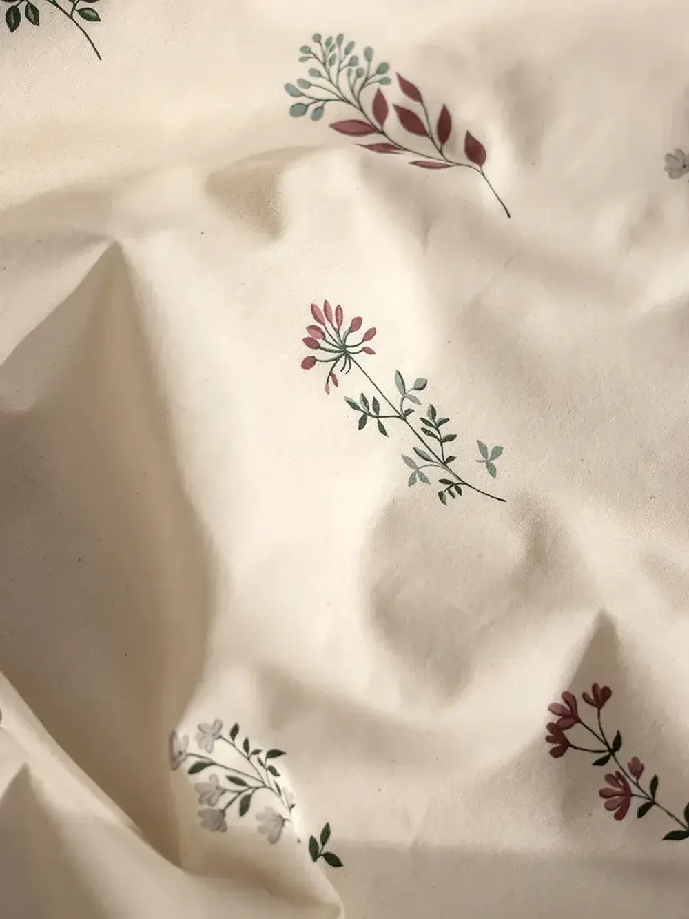 Декоративная наволочка с рюшами, оборками "Гербарий Эко" 70х70 см, 1 шт, без молнии