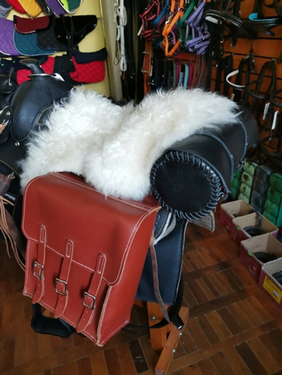 Сумина на седло для лошади.