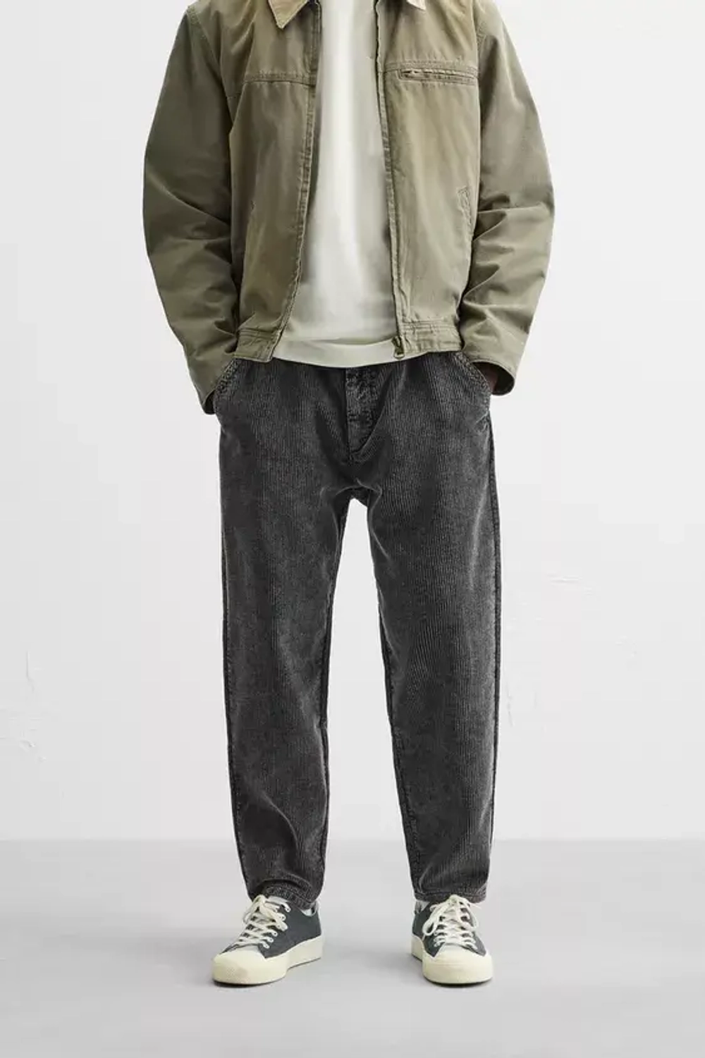 ZARA ВЕЛЬВЕТОВЫЕ БРЮКИ CARROT FIT, ТЕМНО-СЕРЫЙ