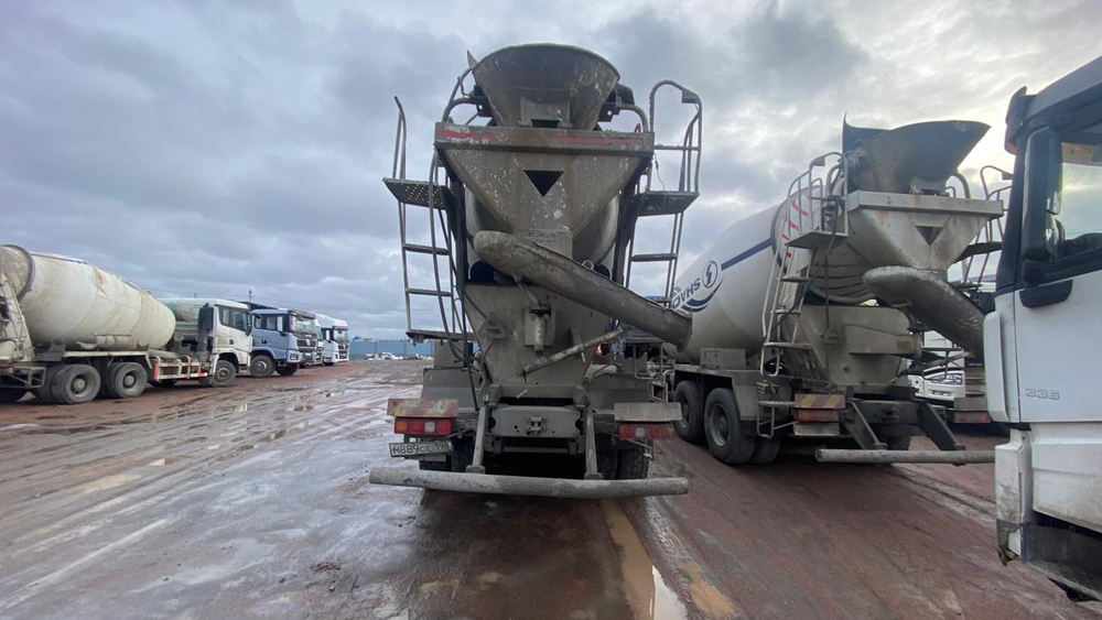 Shacman (Shaanxi) SX* 8x4 Автобетоносмеситель SX5318GJBDT326 (Дизельный, 11,6 л, 369 л.с., МТ)