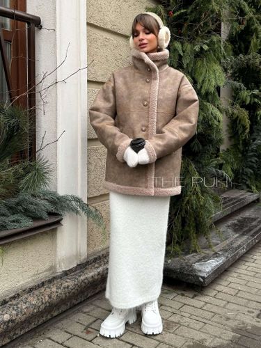 Женская двухсторонняя дубленка коричневого цвета