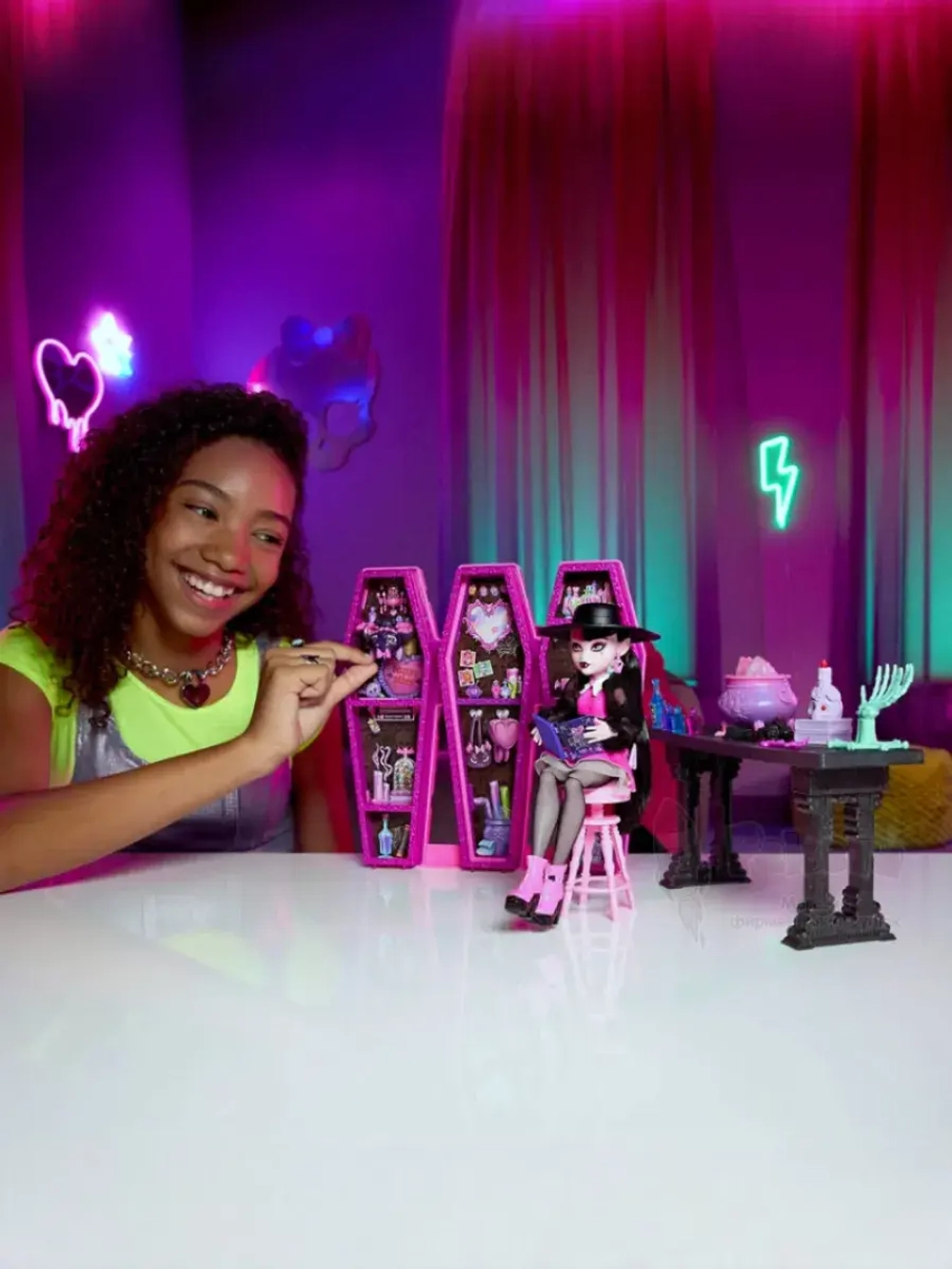 Набор Монстр Хай Секретная комната Дракулауры JBF15