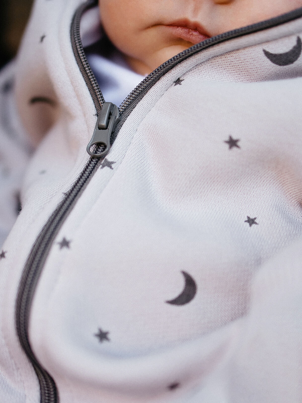 Утеплённый комбинезон с капюшоном Mjölk White Sand Moons, с закрытой ножкой