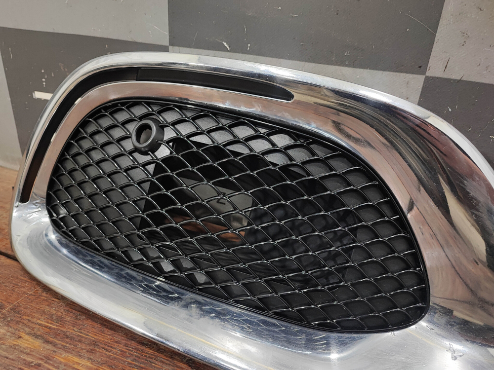 Решетка бампера правая Mercedes Maybach (Z223) Б/У Оригинал A2238807602