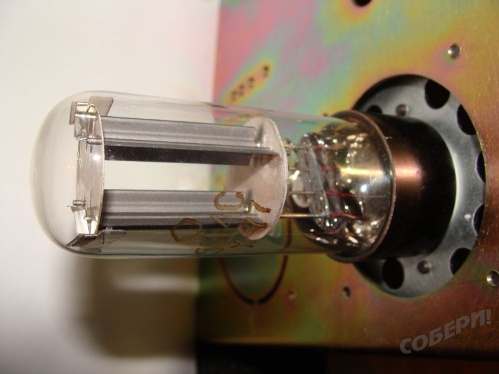 как установить ламповую 8-штырьковую панельку в корпус