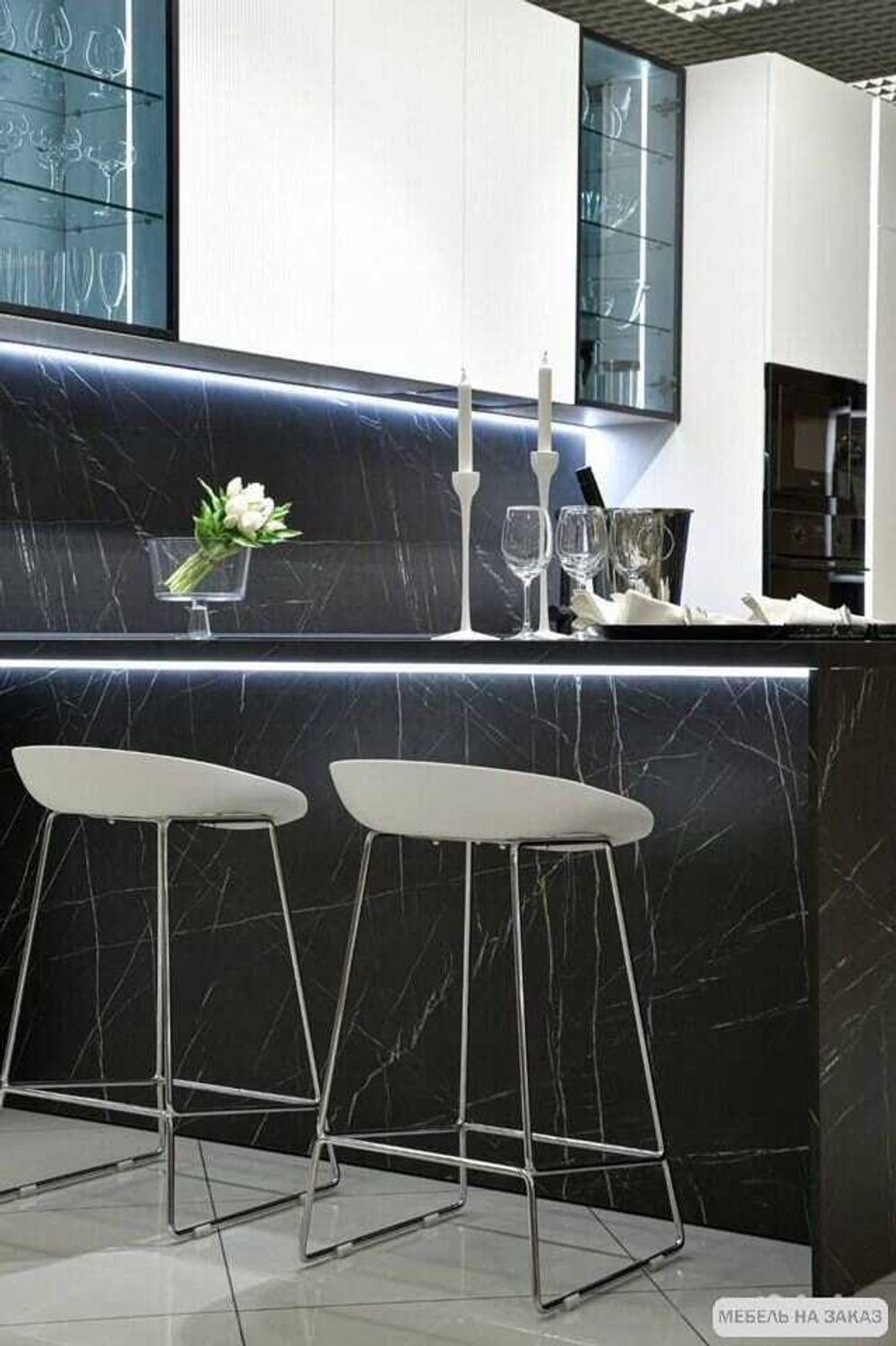 Стильная кухня с барной стойкой