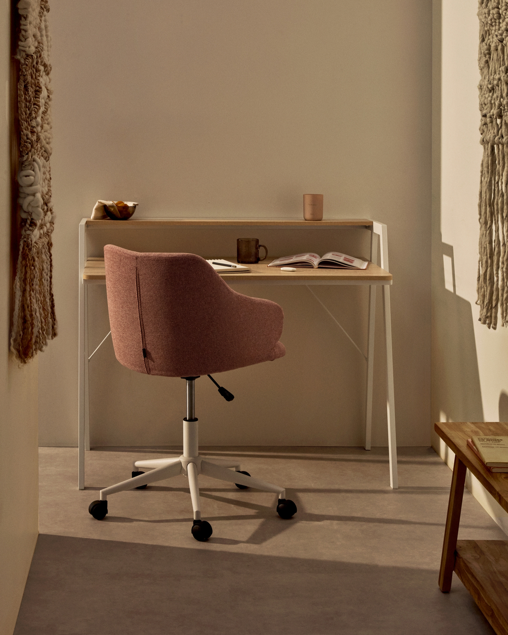 Офисное кресло Einara розовое