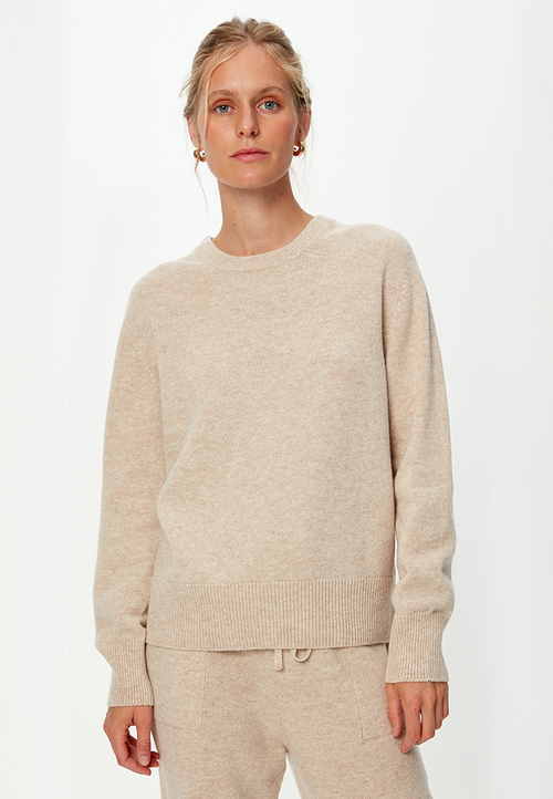 Объемный джемпер из шерсти мериноса