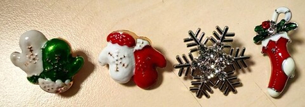 Брошка к Рождеству: Варежки, Подарок, Снежинка ... 30 мм (Сев)
