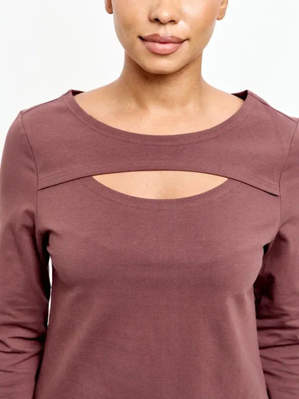 лонгслив дизайнерский с вырезом