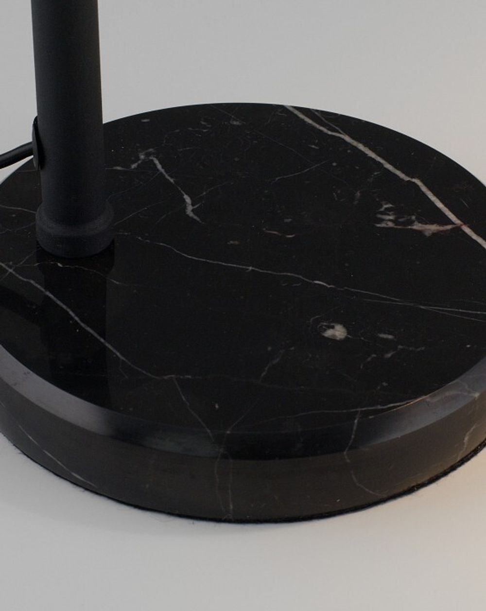 Настольная лампа офисная Moderli Arco V11338-1T