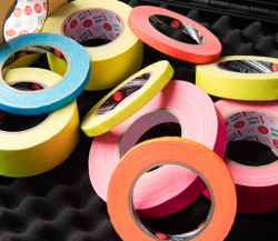 Профессиональный тейп 120mesh @trueGAFF 12мм/25м - Ярко Зеленый (Светится в ультрафиолете) на тканевой основе для киносъемок и сцен тип Gaffer Pro tape