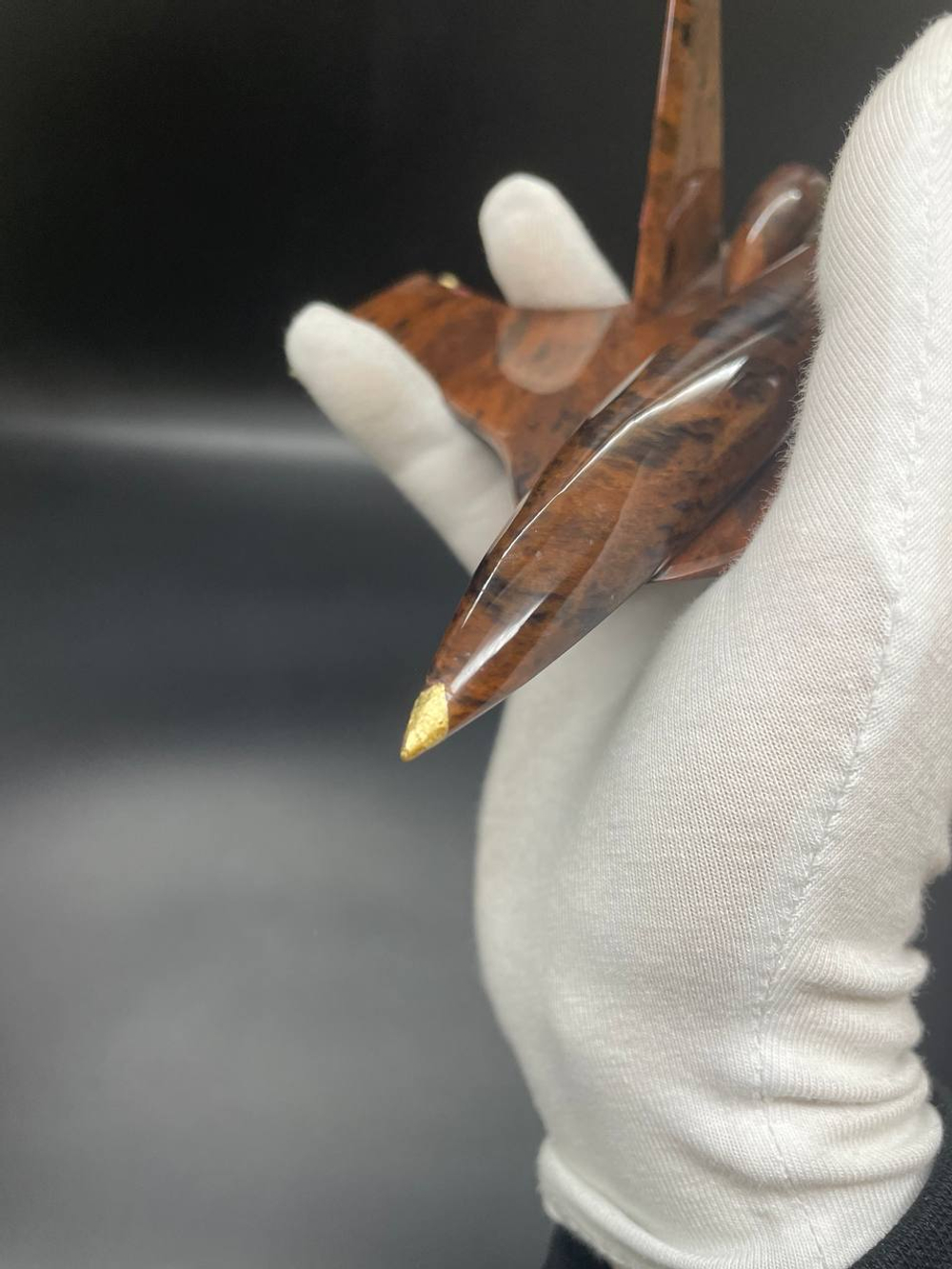 Истребитель из обсидиана в подарочной коробке