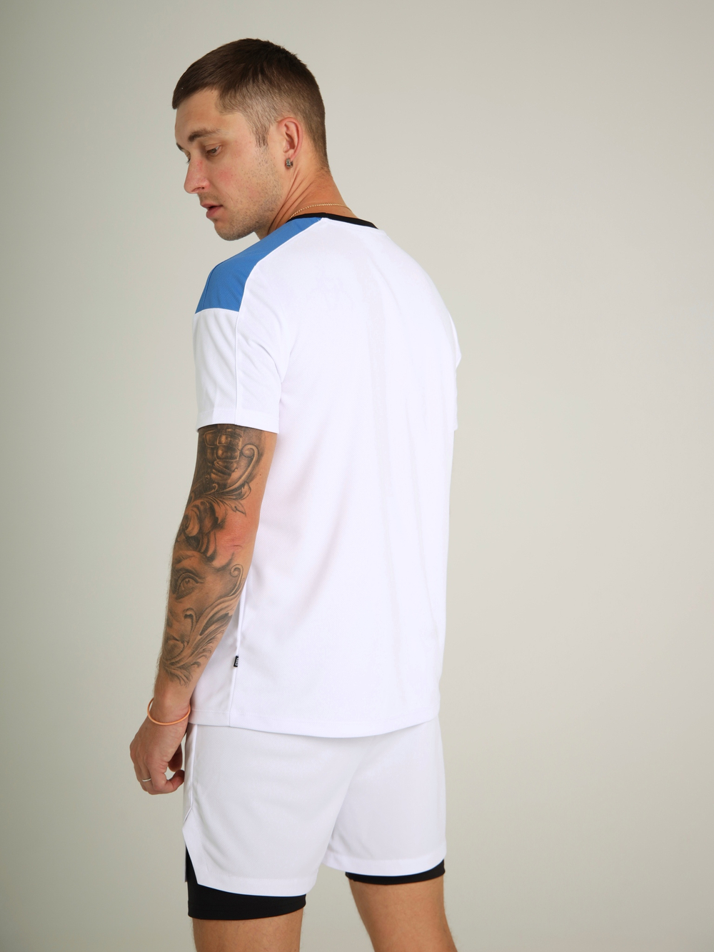 футболка спортивная город горький белый синий голубой