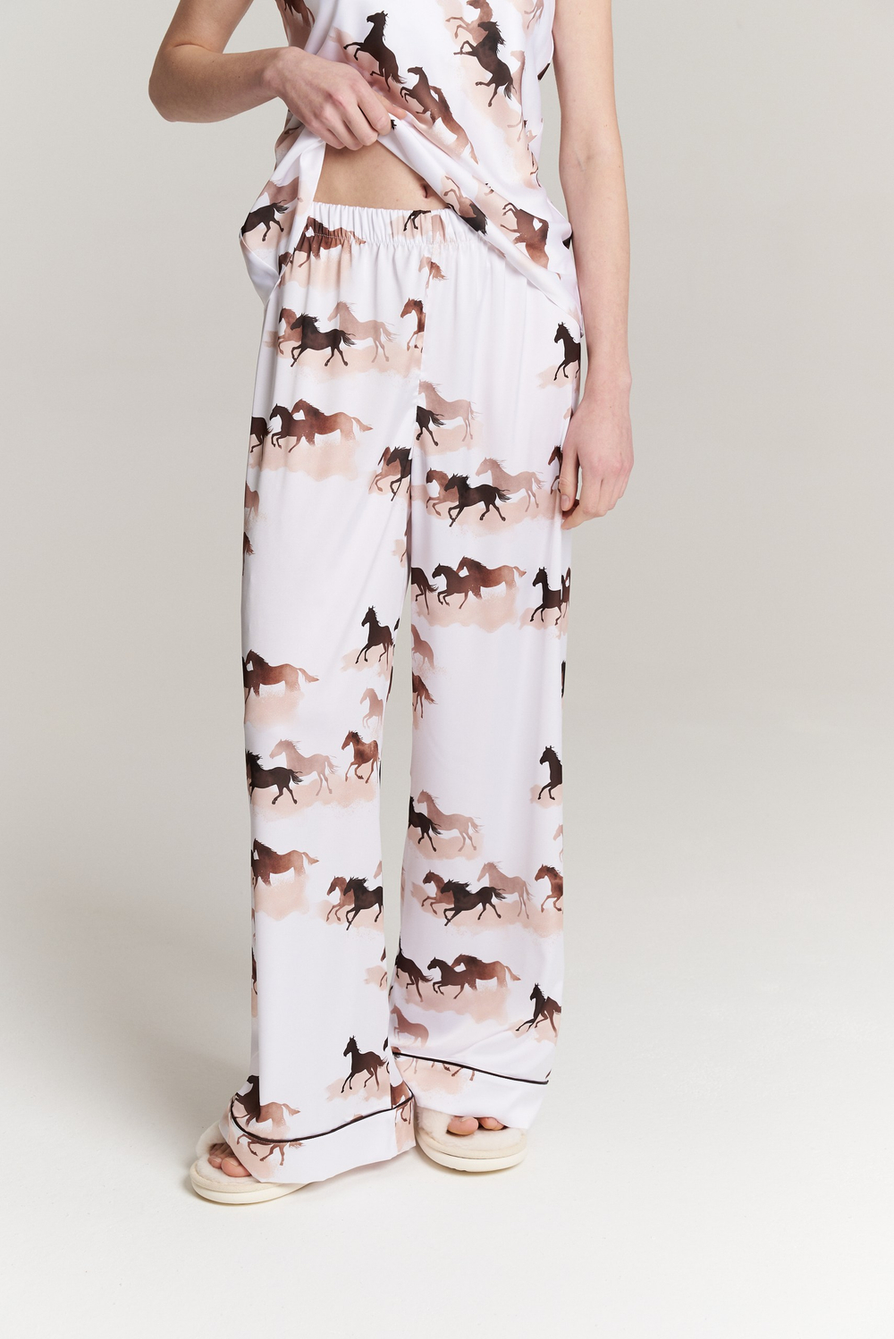 Шелковая пижама с лошадьми - S размер