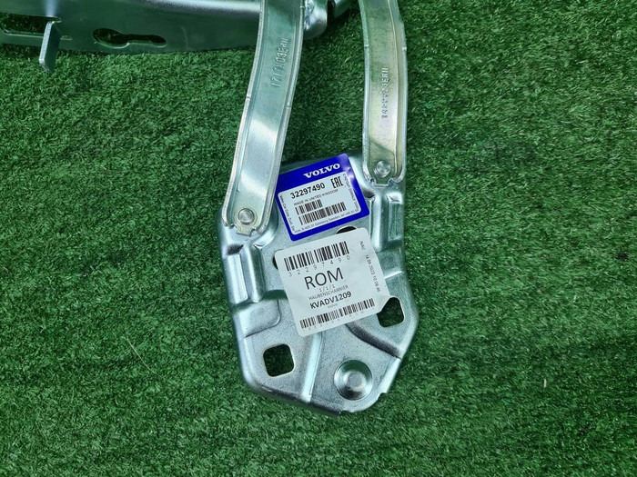 Петля капота правая Volvo XC40 (2017-н.в.)