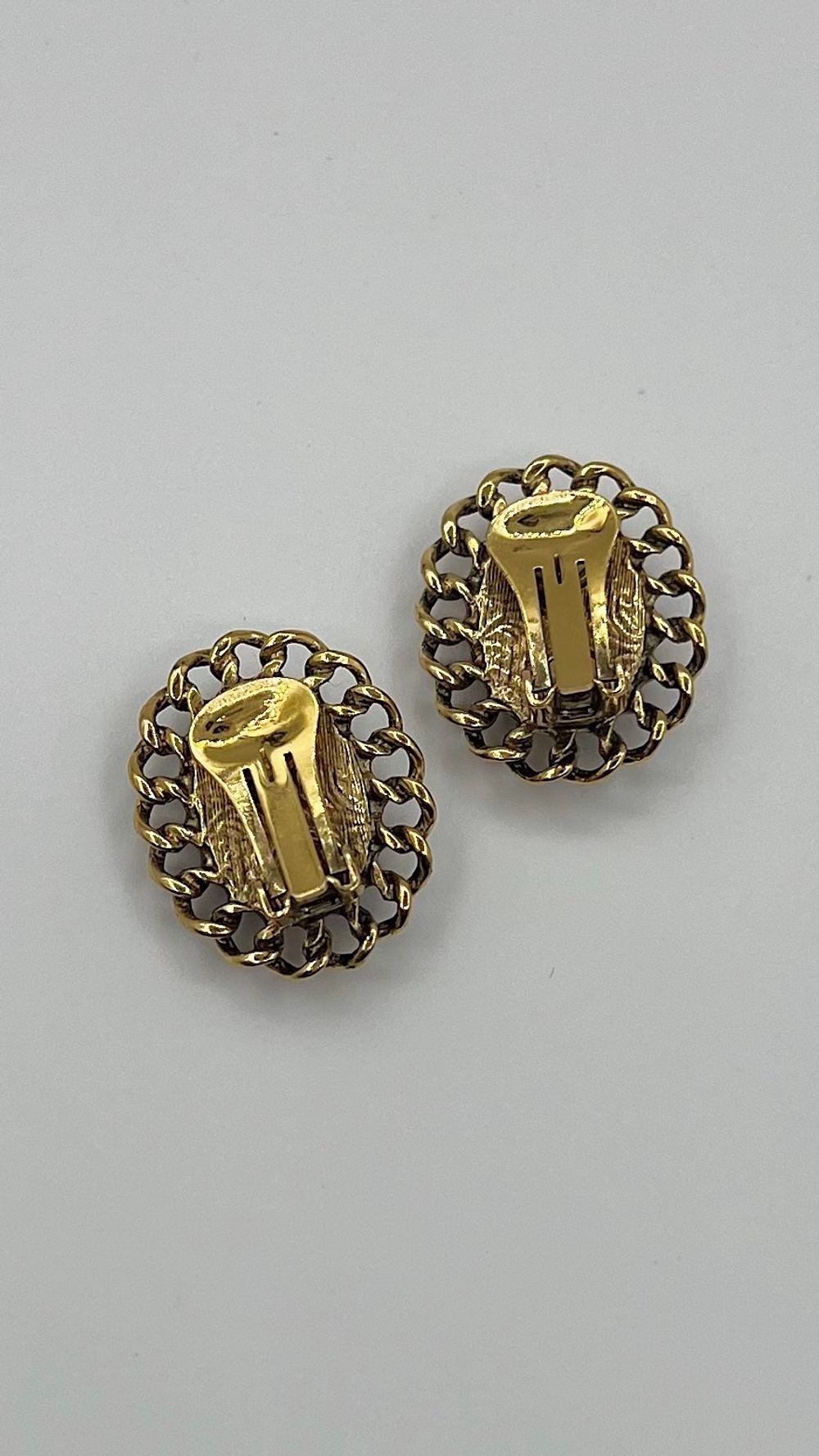 Клипсы с фиолетовыми кабошонами 1928