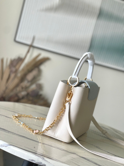 Louis Vuitton Capucines MM
