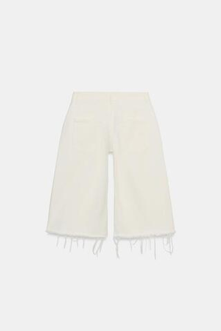 ZARA ДЖИНСОВЫЕ ШОРТЫ С НЕОБРАБОТАННЫМ КРАЕМ — ZW COLLECTION, ЭКРЮ