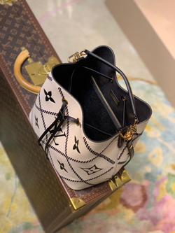 Louis Vuitton NeoNoe MM