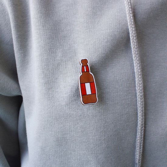 Значок деревянный (брошь)  Beer Bottle. Бутылка. Fire Pin