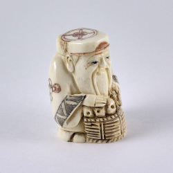 Нэцкэ Дзюродзин с корзиной рыбы в руках