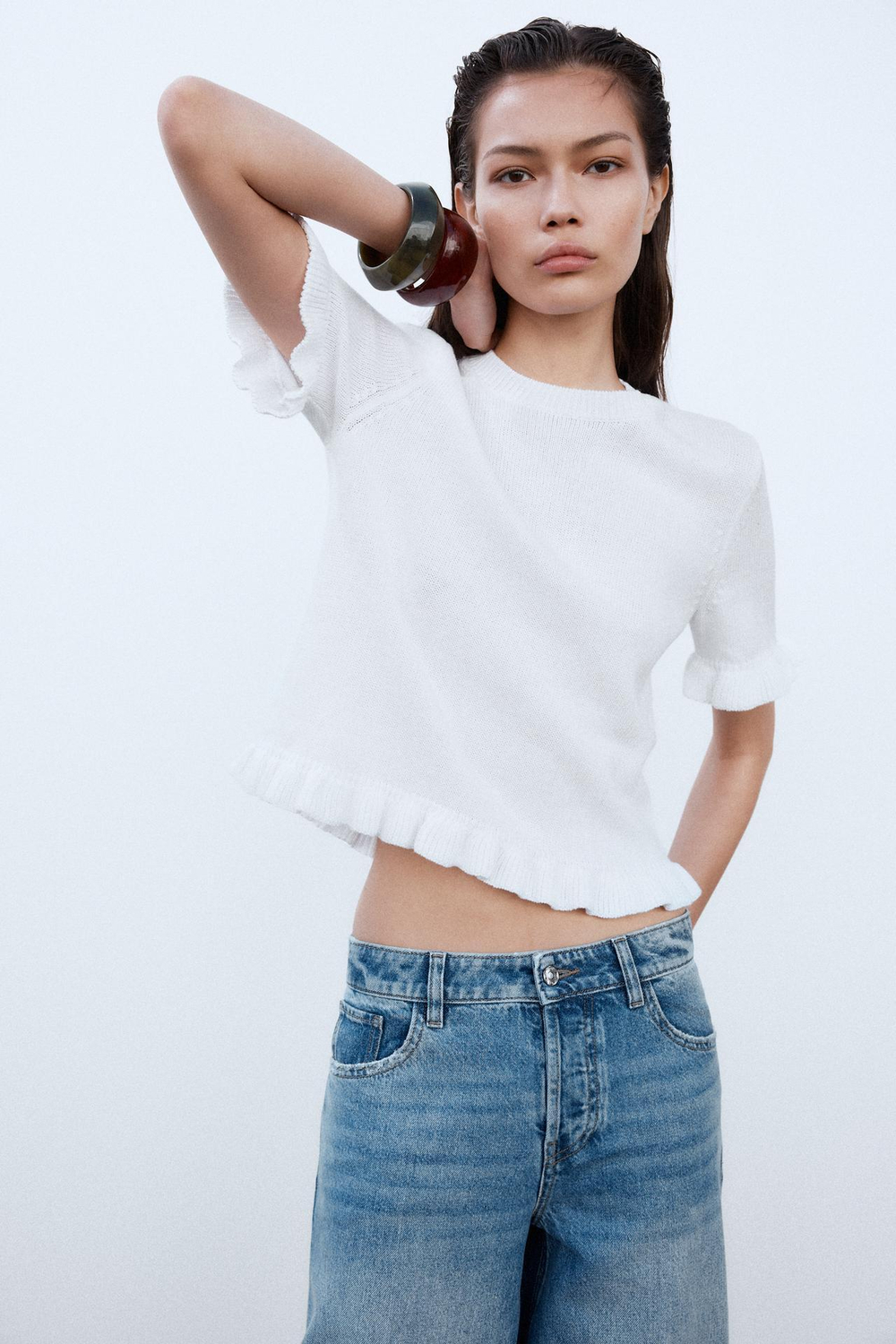 ZARA ТРИКОТАЖНЫЙ ТОП С ВОЛАНАМИ, БЕЛЫЙ