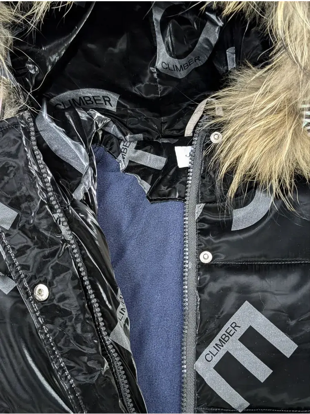 Куртка зимняя для девочки с сумочкой.