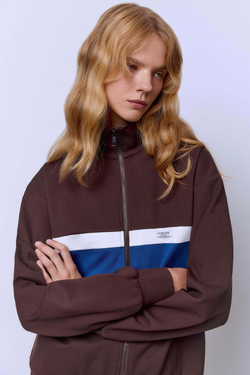 Толстовка на молнии с контрастными вставками