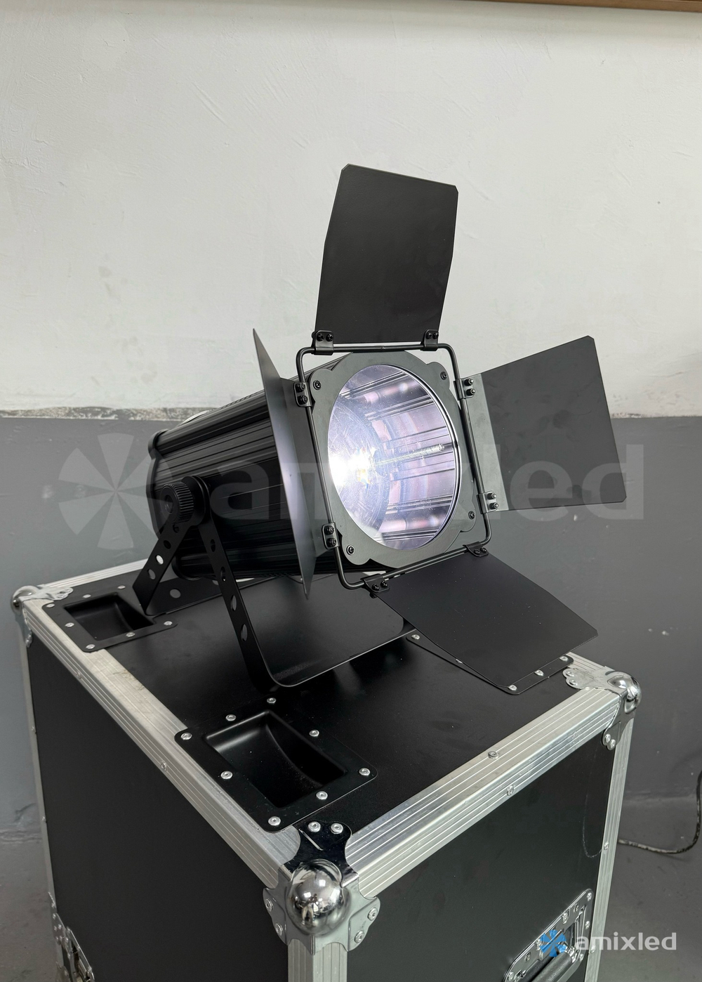 Прожектор Amixled 200 ZOOM