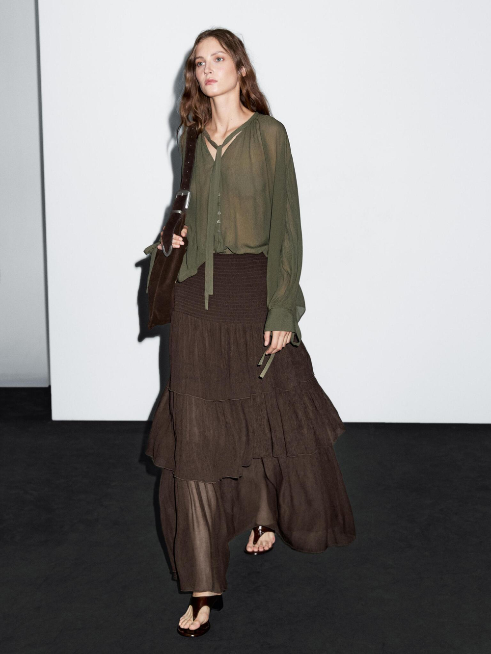 Massimo Dutti Длинная юбка с воланами, шоколадный