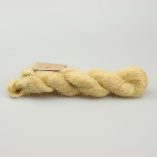 Пряжа MANOS DEL URUGUAY Cabrito (80% кид мохер, 20% полиамид)