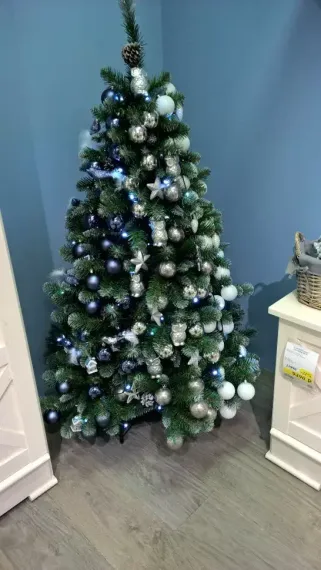 Елка Императрица заснеженная с шишками 365 см., мягкая хвоя, Triumph Tree (73087)