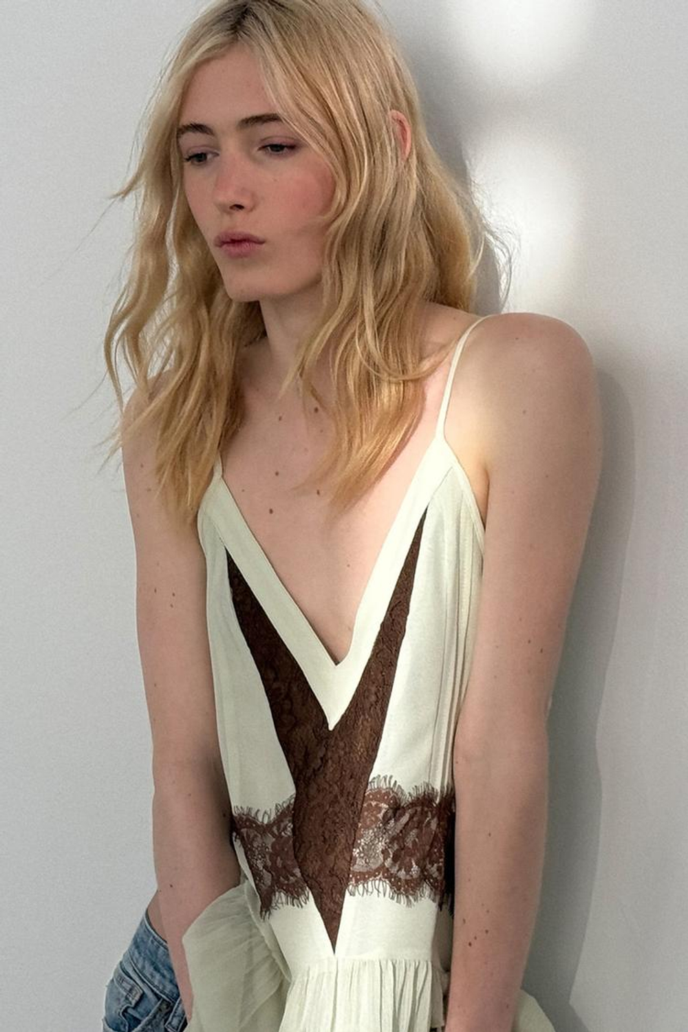 ZARA КОРОТКОЕ КОМБИНИРОВАННОЕ ПЛАТЬЕ С КРУЖЕВОМ, КОРИЧНЕВЫЙ/ЗЕЛЕНЫЙ