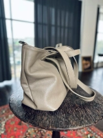 Женская сумка-шоппер из натуральной кожи цвета тауп