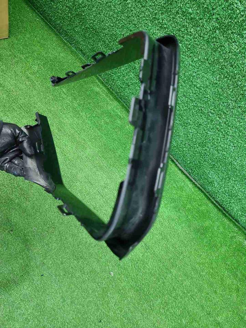 Накладка переднего бампера правая Hongqi HS5 19-нв