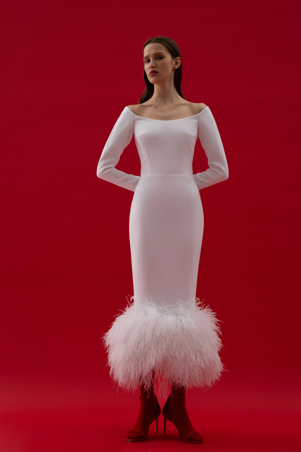 Платье миди удлиненное из крепа с бахромой