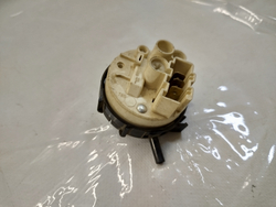 519 Датчик уровня воды (Прессостат) для стиральной машины Hotpoint Ariston 18098.00 80-60 б/у