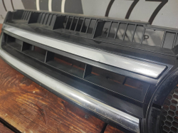 Решетка радиатора Volkswagen Touareg 2 10-14 Б/У Оригинал 7P6853651C