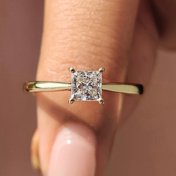 Золотое кольцо с бриллиантом принцесса 0,5 карат