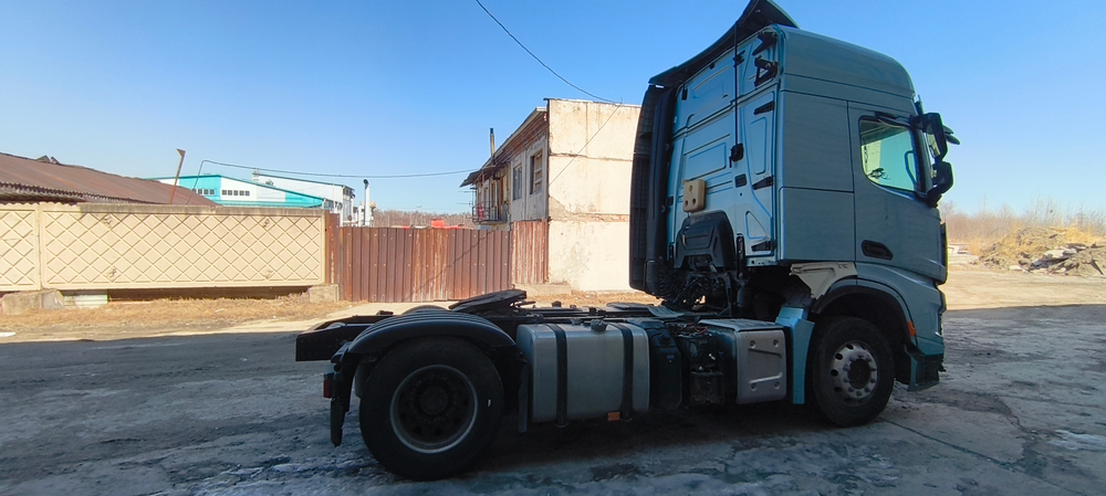 Shacman (Shaanxi) SX* 4x2 Седельный тягач SX4188YY381 (Дизельный, 12,5 л, 473 л.с., МТ)