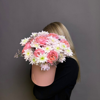 Композиция"Лея М"(кустовая пионовидная роза,кустовая хризантема)