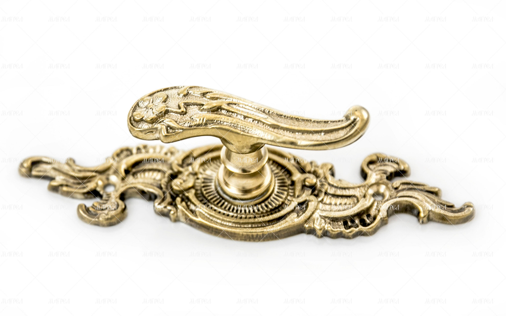 Ручка латунная каминная Модерн на симметричной розетке