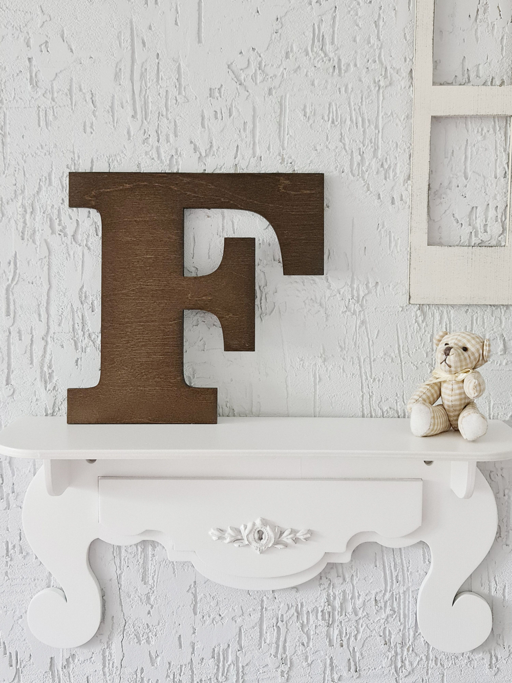 Буква английского алфавита деревянная настенная
