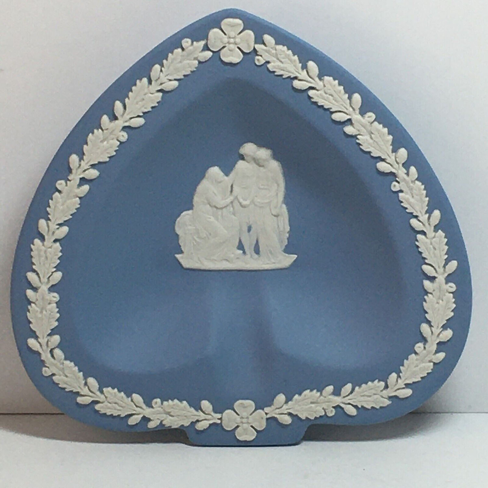 Пики.Тарелка мелочница для украшений. Wedgwood. Англия, бисквитный фарфор, ручная работа, 1970 г