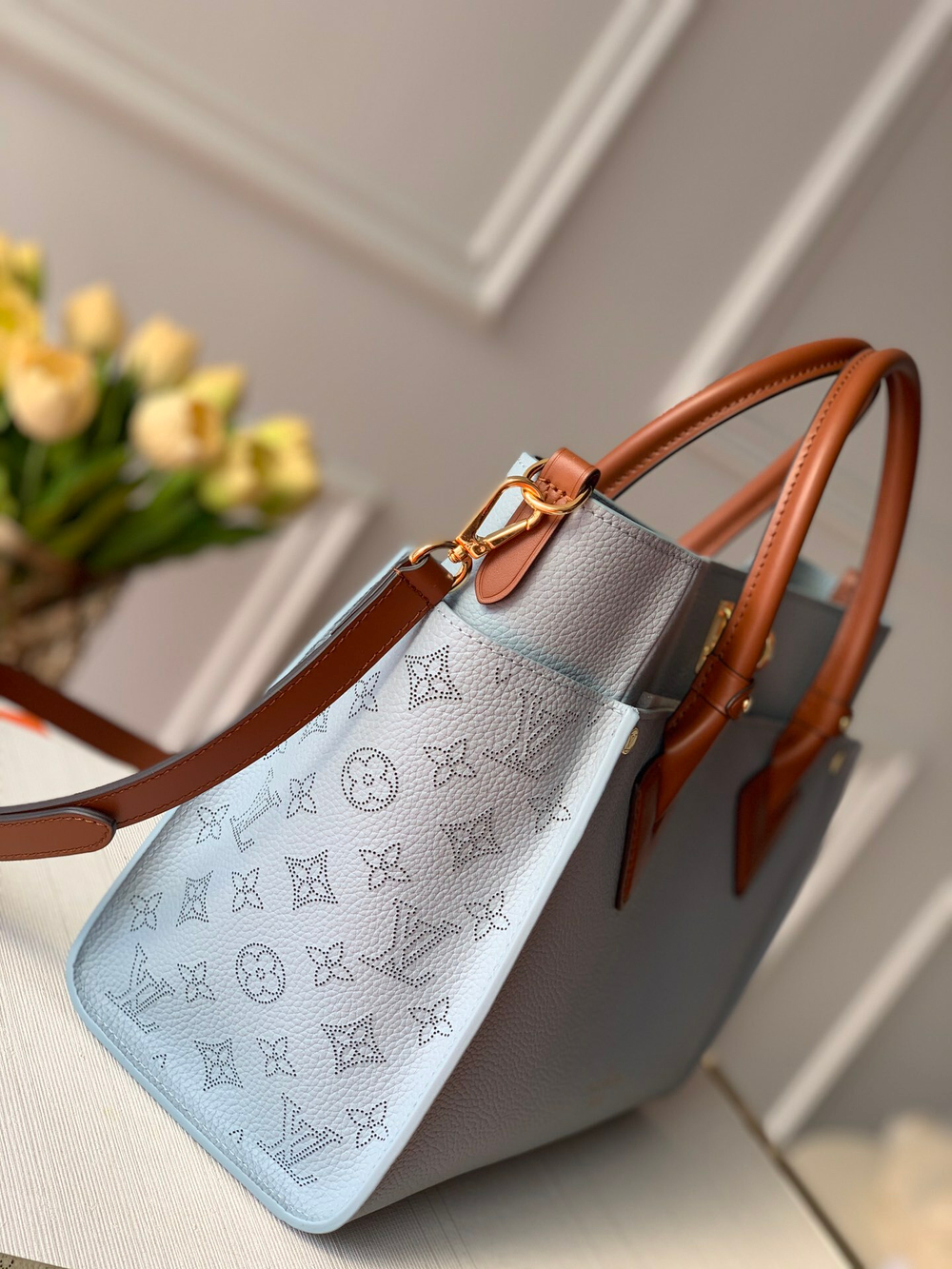 Louis Vuitton On My Side MM