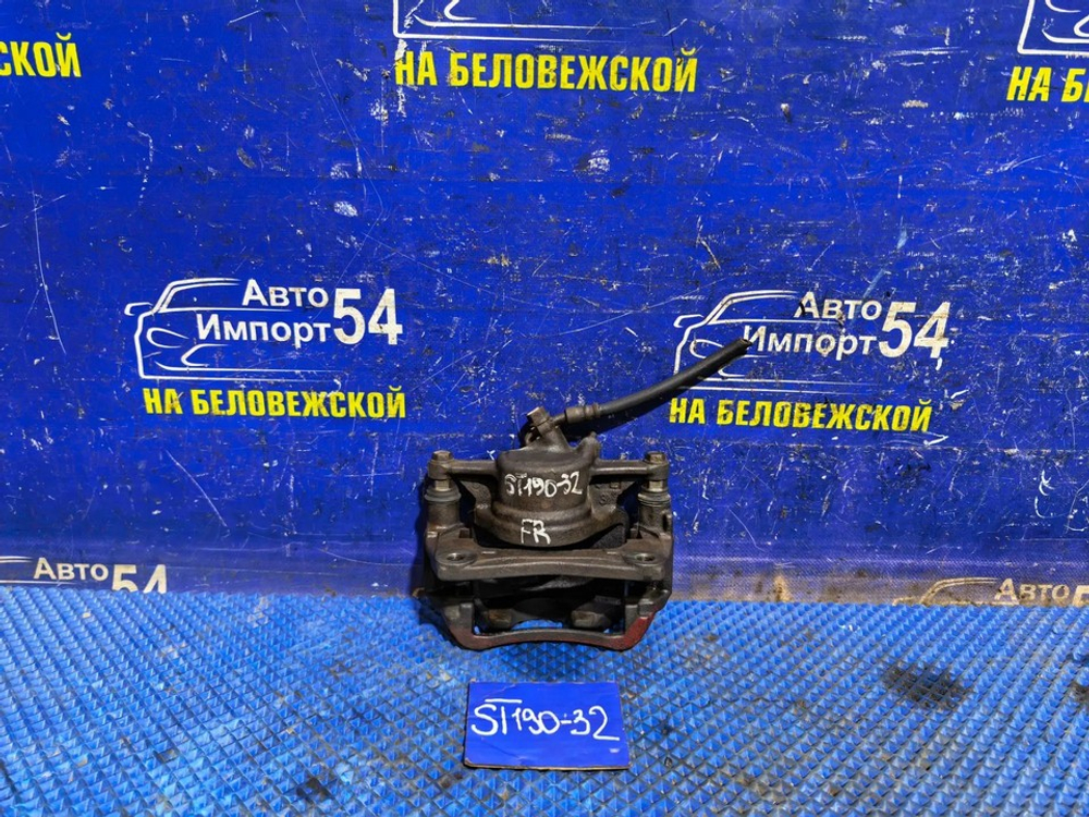 Суппорт тормозной передний правый TOYOTA CORONA 1993