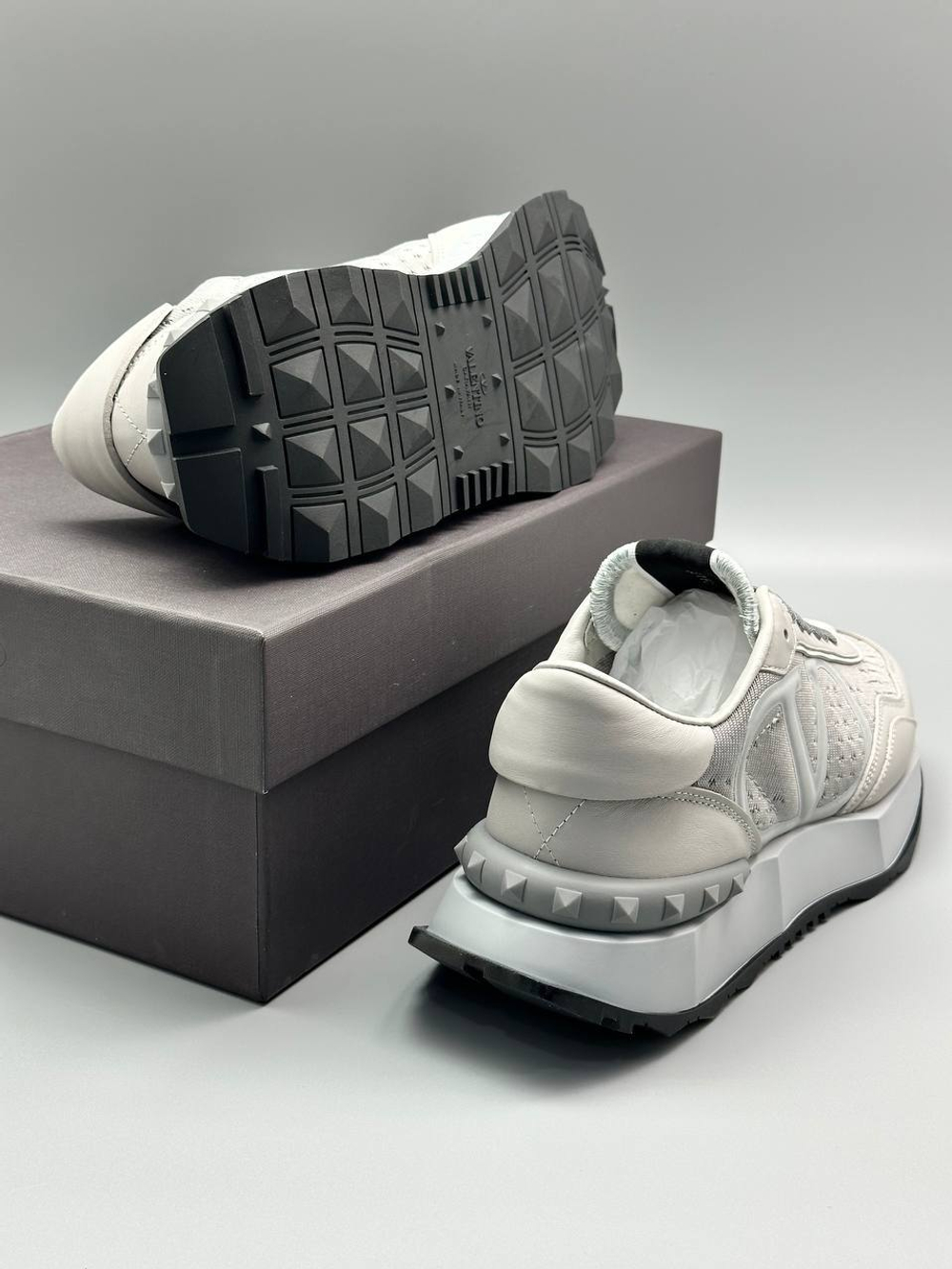 Кроссовки Valentino