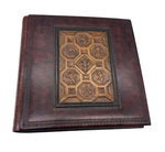 Фотоальбом из кожи "Медичи" в кейсе с барельефом