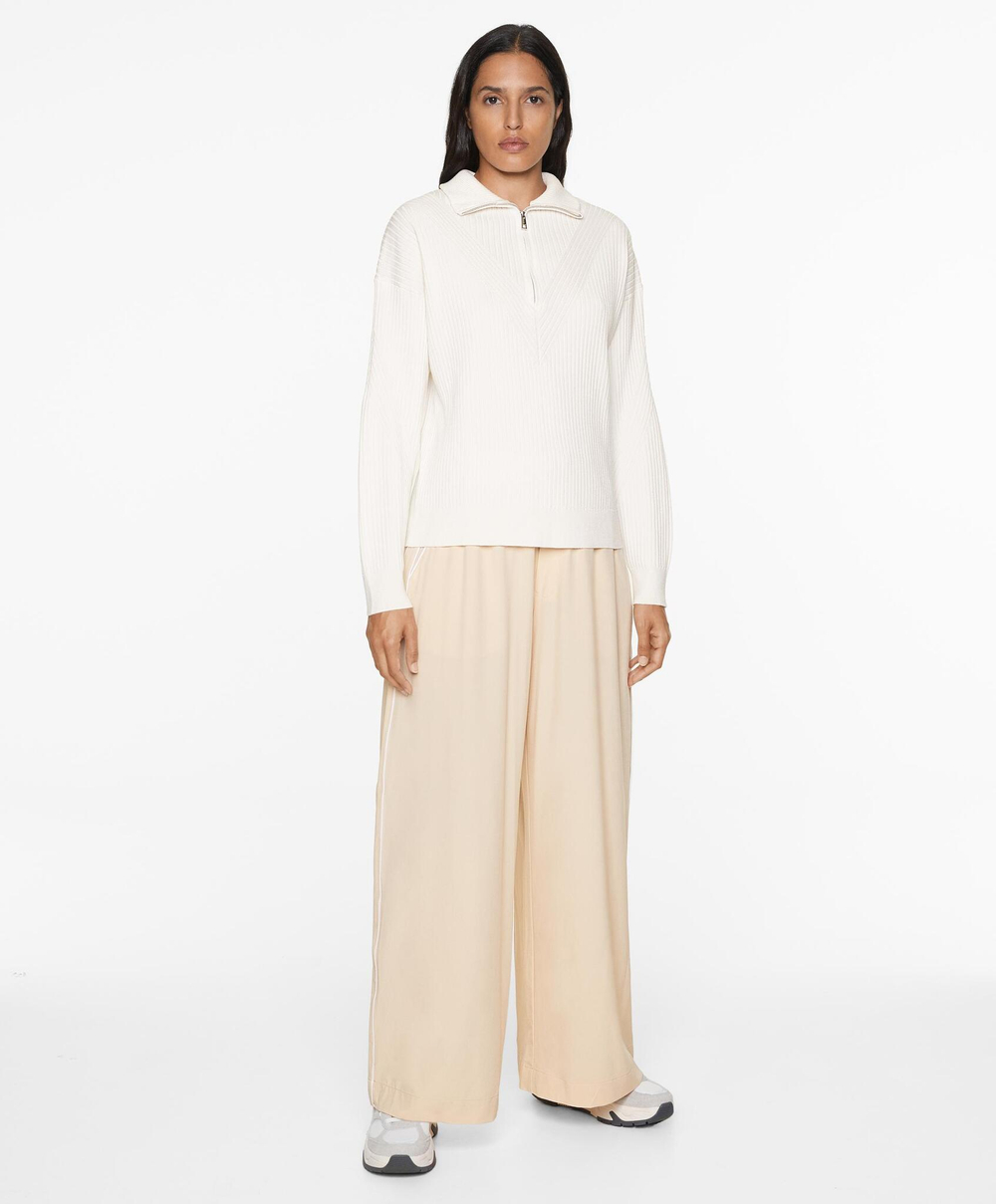 Oysho Свитер в рубчик с высоким воротником, светлый экрю